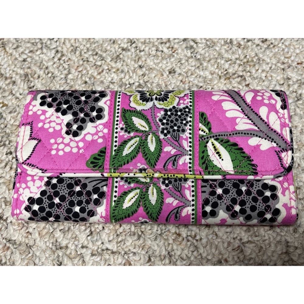 NEW Vera Bradley Pink Floral Wallet Magnetic Closure